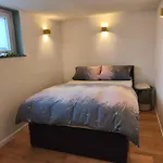 Statt - Frisch, Frech Und Farbenfroh - Helle Souterrainwohnung * 奥尔登堡