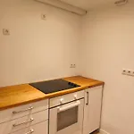 Statt - Frisch, Frech Und Farbenfroh - Helle Souterrainwohnung *