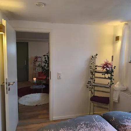 Statt - Frisch, Frech Und Farbenfroh - Helle Souterrainwohnung *