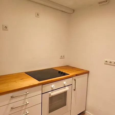 Statt - Frisch, Frech Und Farbenfroh - Helle Souterrainwohnung *