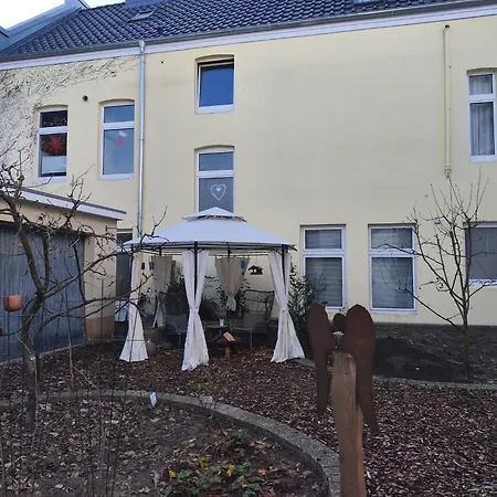 Statt - Frisch, Frech Und Farbenfroh - Helle Souterrainwohnung *