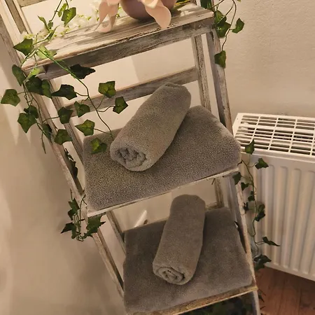 Statt - Frisch, Frech Und Farbenfroh - Helle Souterrainwohnung * Oldenburg