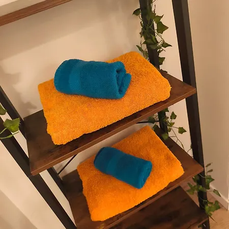 Statt - Frisch, Frech Und Farbenfroh - Helle Souterrainwohnung * Oldenburg
