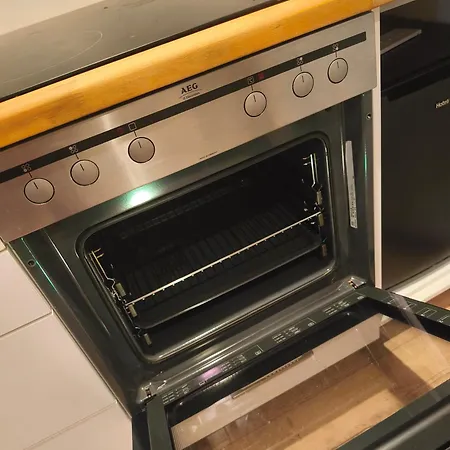 Statt - Frisch, Frech Und Farbenfroh - Helle Souterrainwohnung Oldenburg